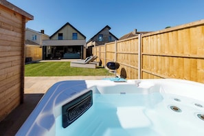 The hot tub is open and heated all year round. This is subject to a £150 levy payable after booking confirmation.
