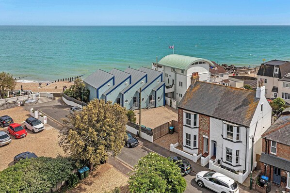 Days at the beach are easy when the shore is just 40 metres away!