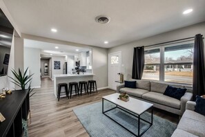 Living room/ Kitchen