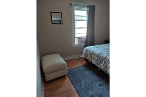 Comfy & Cozy 2-bedroom 1st-fl unit. Near Bpt Hosp!