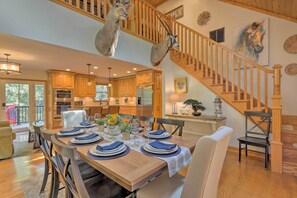 Dining Area | Kitchen