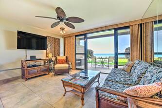 Beachfront Condo: Sunset Views & Pool Access!