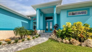 Beautiful 3 bed 2.5 bath villa located in Charlotte Harbor Area