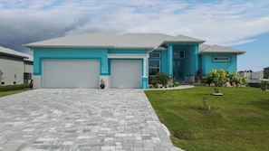 Beautiful 3 bed 2.5 bath villa located in Charlotte Harbor Area