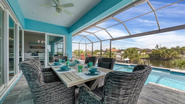 Beautiful 3 bed 2.5 bath villa located in Charlotte Harbor Area