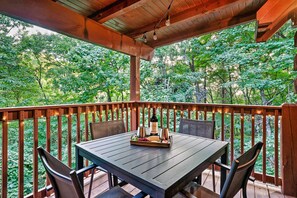 [Deck #1 / Main Level] Enjoy serene moments on the deck nestled in the Smoky Mountains—where every meal is accompanied by the symphony of nature, perfect for family time.