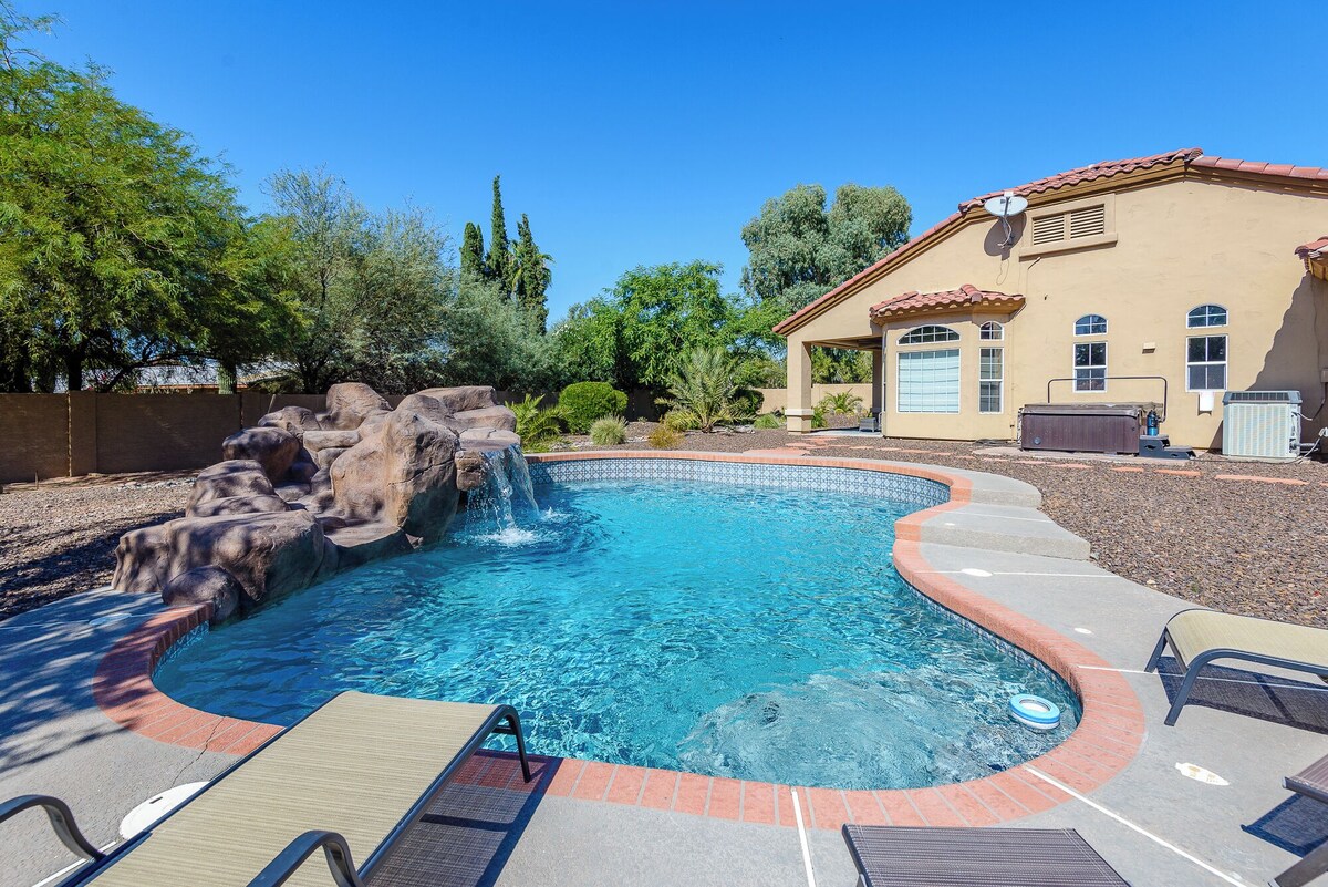 Southwest Style w/ a Modern Touch-Pool, Hot-Tub, Views in Cave Creek!