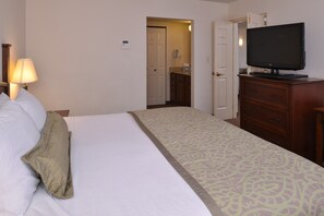 Get a good night's sleep in the comfortable King bed.