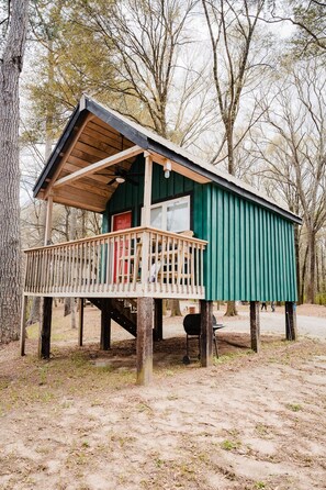 Cabin #8: Exterior (2)