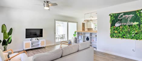 Sarasota Vacation Rental | 3BR | 1BA | 1 Step to Enter | 1,000 Sq Ft