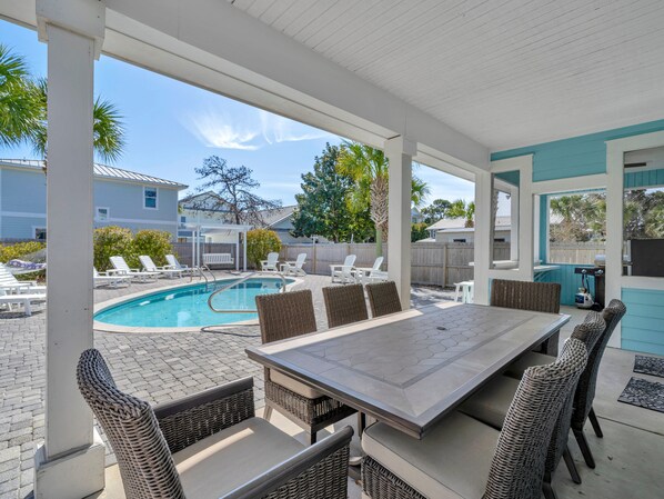 Outdoor dining