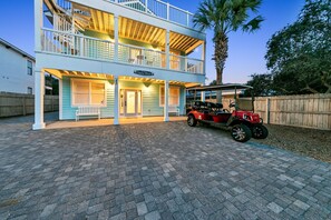 Welcome to The Stunning Crystal Waves, Your New Vacation Home Obsession!