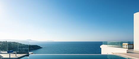 Villa balance - Sea framed holiday!