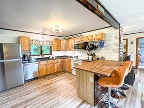 Kitchen/Breakfast Bar