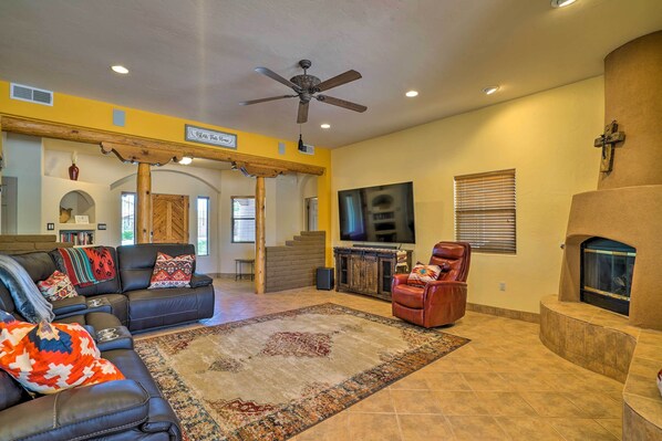 Las Cruces Vacation Rental | 3BR | 2BA | 1,900 Sq Ft | Step-Free Access