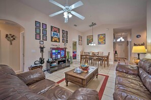 Living Room | Free WiFi | Xbox 360 w/ 50+ Video Games