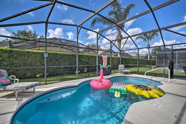 Clermont Vacation Rental | 5BR | 3BA | 1,640 Sq Ft | Half Step Required to Enter