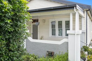 First view of the house from the driveway.