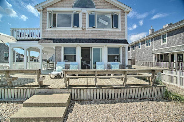 Marshfield Vacation Rental | 3BR | 2BA | 2,266 Sq Ft | 1 Step to Enter