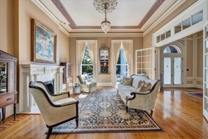 Main Living Room (2)