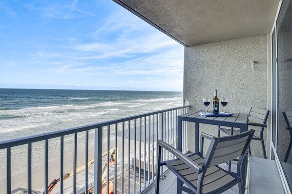 Daytona Beach Vacation Rental | Studio | 1BA | Elevator Access | 385 Sq Ft