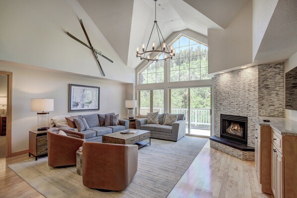 Flooring, Living Room, Indoors, Room, Couch