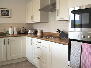 Kitchen | The Byre - Boghead Holiday Cottages, Huntly