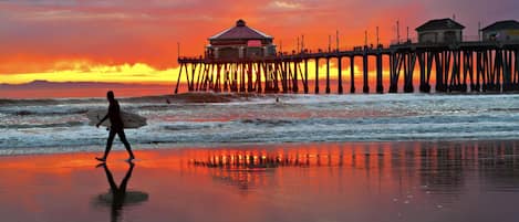 Walking distance to HB’s famous pier nestled within 10 miles of gorgeous beaches