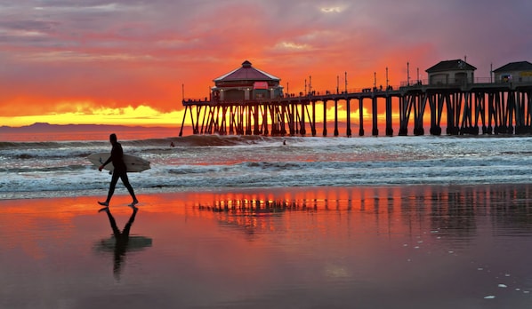 Walking distance to HB’s famous pier nestled within 10 miles of gorgeous beaches