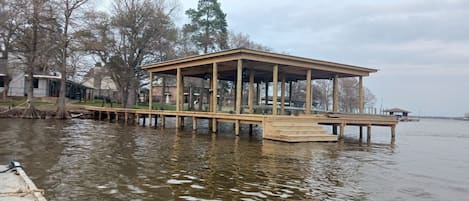 Boat house with boat lift. Great for fishing and swimming. No diving please.
