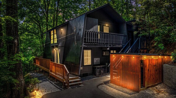 The outside of our beautiful cabin