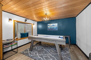 Spielezimmer