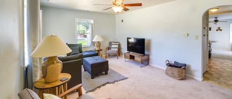 Ogallala Vacation Rental | 3BR | 2BA | 2,012 Sq Ft | 5 Stairs to Enter