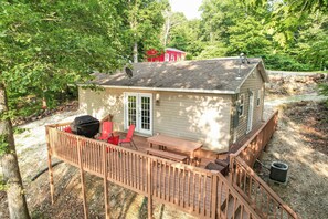 Quaint Cabin with a true Lake of the Ozarks Experience