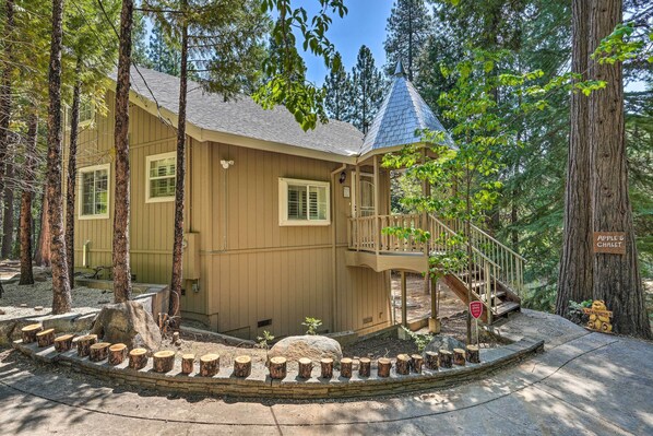 Pollock Pines Vacation Rental | 2BR | 2BA | 1,214 Sq Ft | Stairs Required