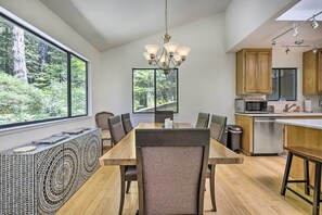 Dining Area | Full Kitchen