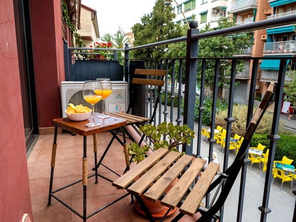 Plant, Table, Outdoor Table, Building, Flower, Window, Flowerpot, Wood, Outdoor Furniture, Interior Design