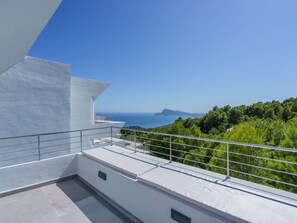 Ciel, Jour, Ombre, Design Urbain, Arbre, Bâtiment, Pente, Clôture, Composite, Condominium
