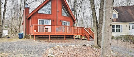 Tobyhanna Vacation Rental | 3BR | 2BA | 1,086 Sq Ft | Stairs Required