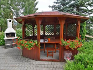 Plant, Flower, Sky, Wood, Tree, Leisure, Shade, Outdoor Structure, Roof, Landscape