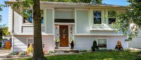 Front of home & yard