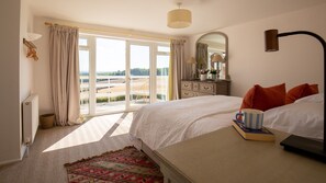 Bedroom One, Ridgeway Farmhouse, Bolthole Retreats