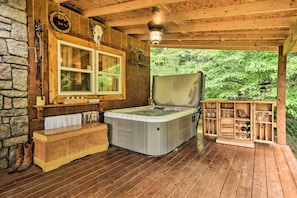 Covered Deck | Single-Story Cabin | Pet Friendly w/ Fee