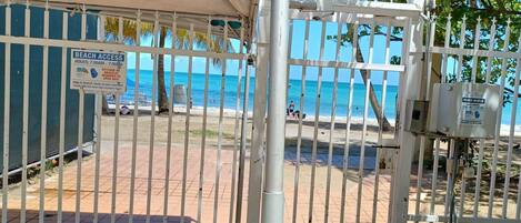 Beach gate3