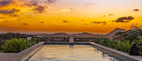 Private Pool with Sunset view