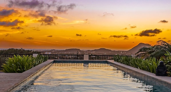 Private Pool with Sunset view
