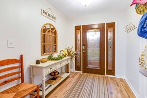Welcome to our little slice of paradise just 20 minutes from the beach!
