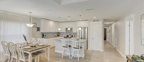 open floor plan dining room and kitchen , pantry 
