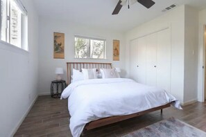 Primary bedroom (queen bed) with en-suite bathroom. 