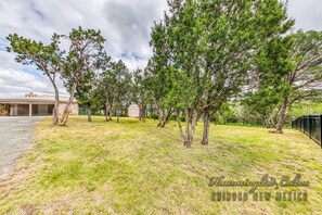 The sprawling front yard!